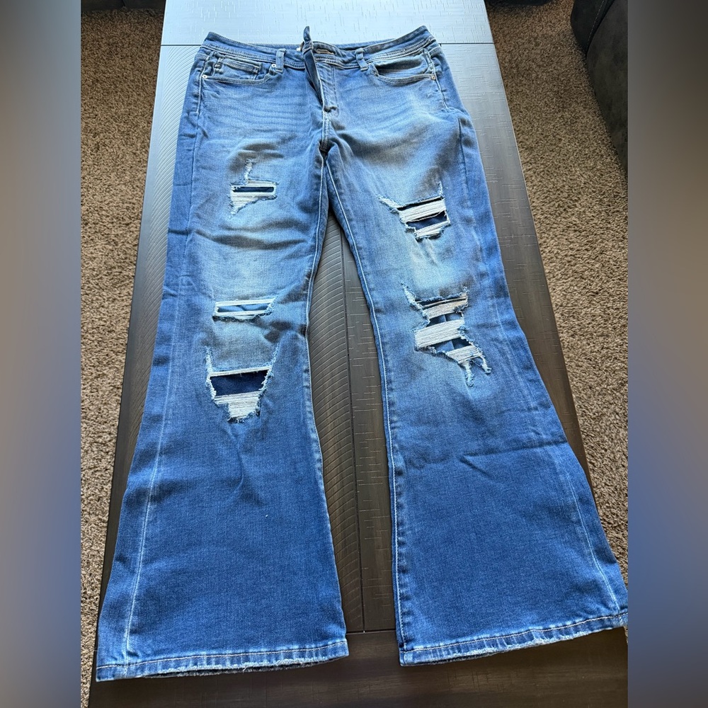 Women’s KanCan jeans size 30x29. Never worn
